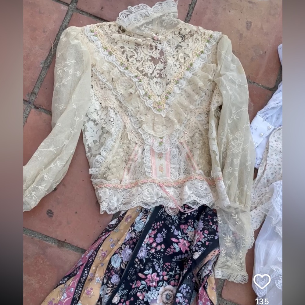 COPY - Vintage lace blouse